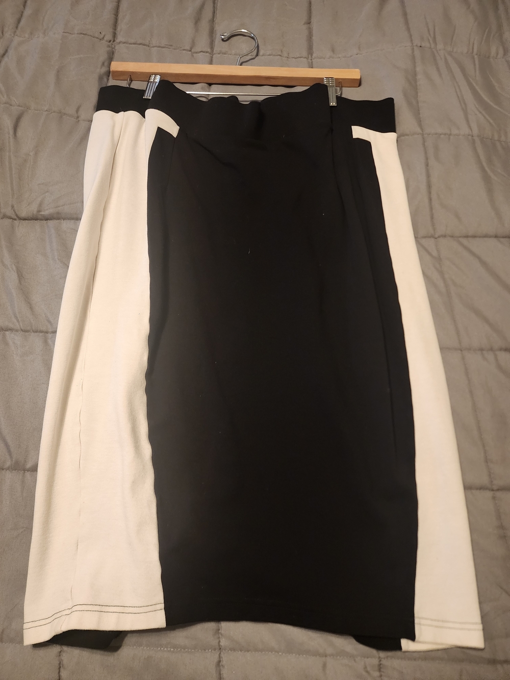 torrid Black and Cream Panel Pencil Skirt
